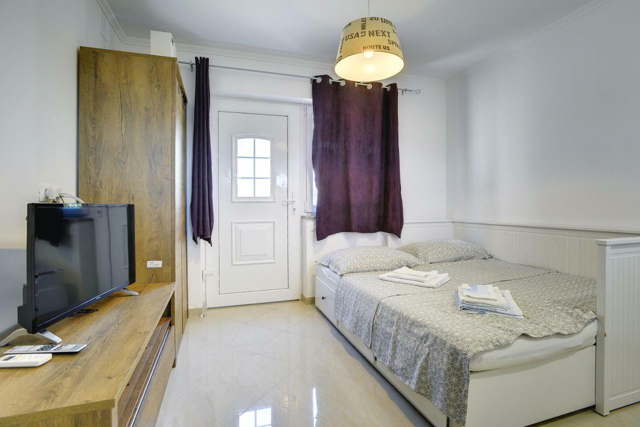 Diegos Apartments Пула Екстериор снимка